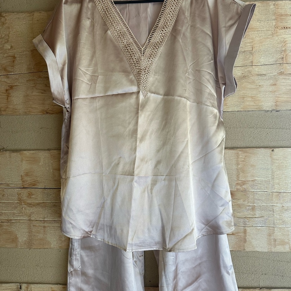 Elegant Lace-Trim Pajama Set in Light Taupe